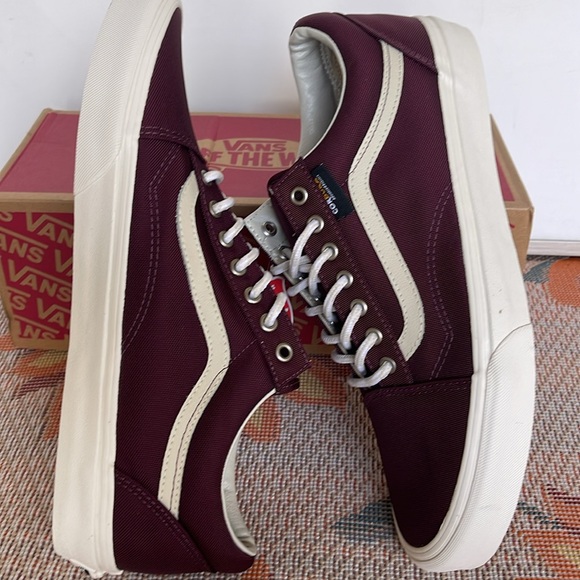 Vans Men’s Old Skool
Cordura Port Royale/Marsh
VN0A4BW2DOQ
Sneakers - Picture 11 of 16